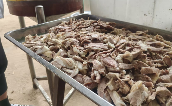初伏至，新東電為家人們準備了美味羊肉湯！